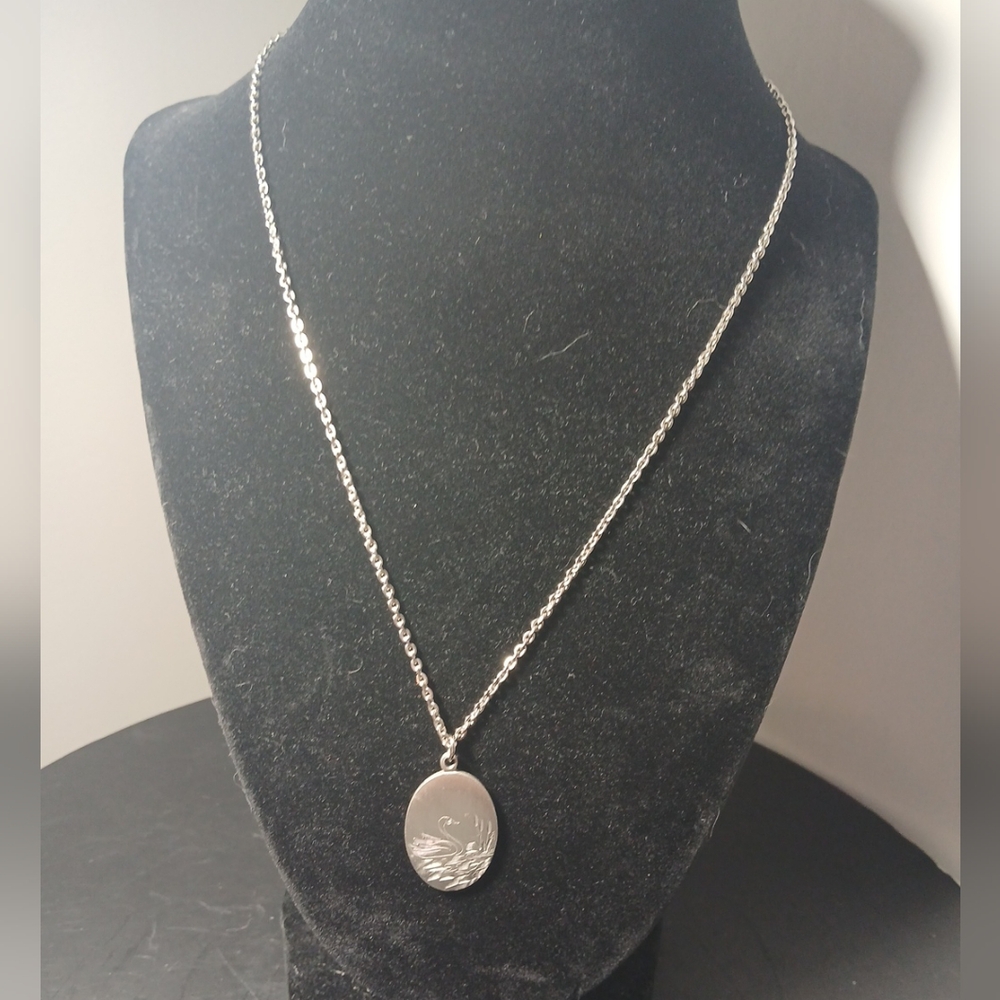 Pewter Swan Vintage Silver Tone Woman Necklace